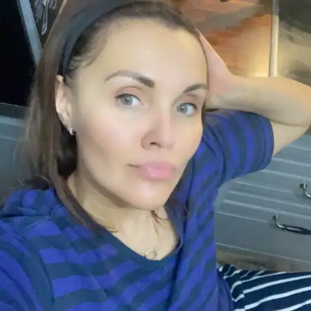 Elvira, 44Ресей 