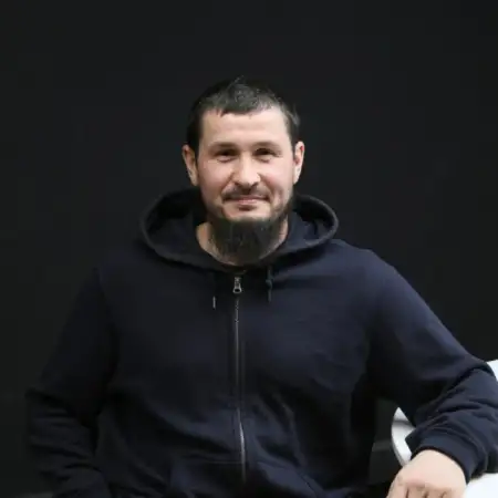 Azat, 48Ресей 