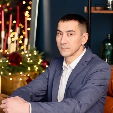 Emil, 42Ресей 