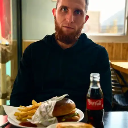 Adam, 27Ресей 