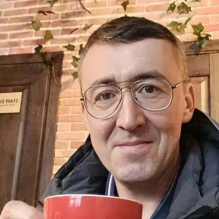Algis, 42Ресей 
