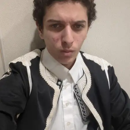 Ahmad, 19Ливия