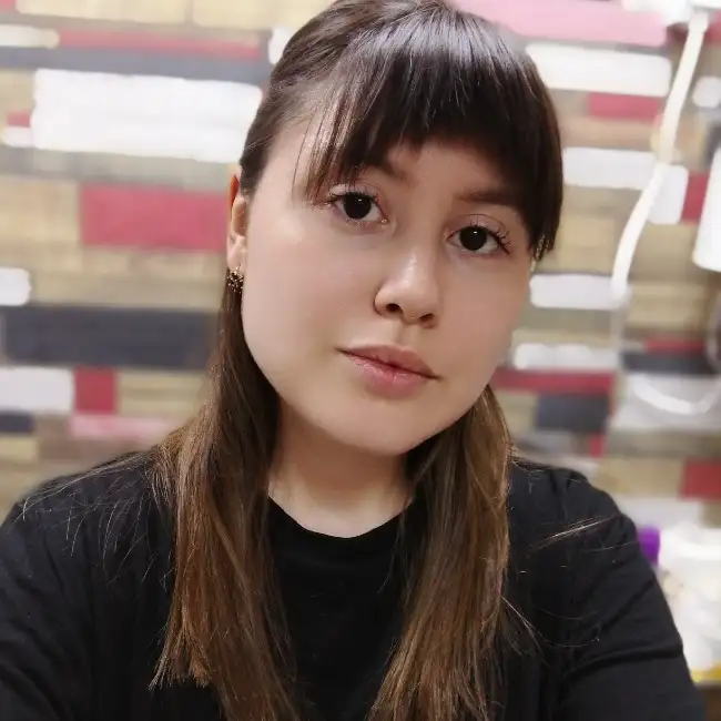 Alina · 23 ·           